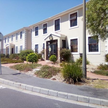 Bread And Barrel Guesthouse Bellville Kaapstad Buitenkant foto