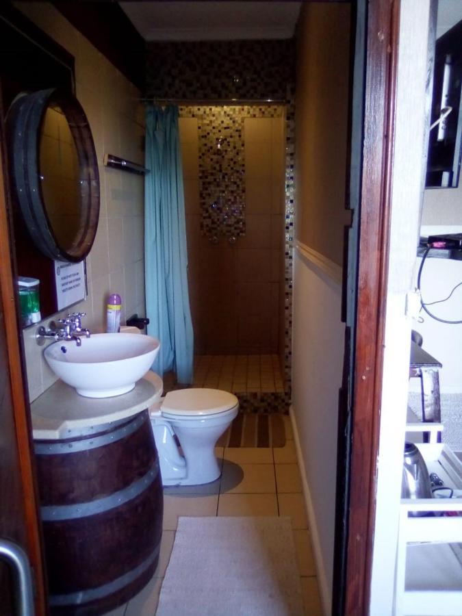 Bread And Barrel Guesthouse Bellville Kaapstad Buitenkant foto