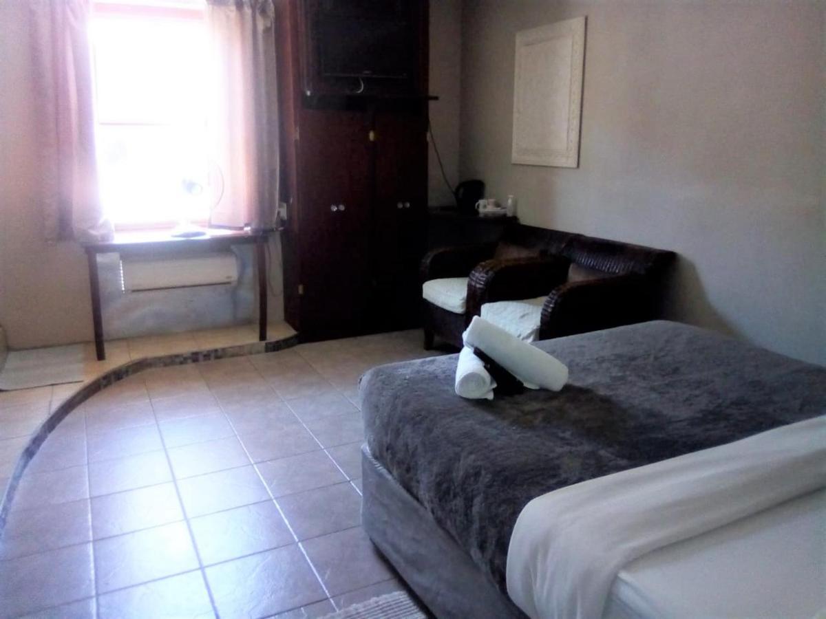 Bread And Barrel Guesthouse Bellville Kaapstad Buitenkant foto