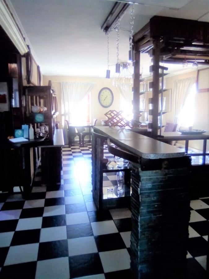 Bread And Barrel Guesthouse Bellville Kaapstad Buitenkant foto