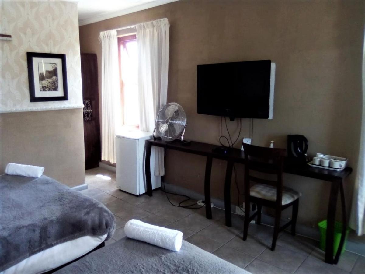Bread And Barrel Guesthouse Bellville Kaapstad Buitenkant foto