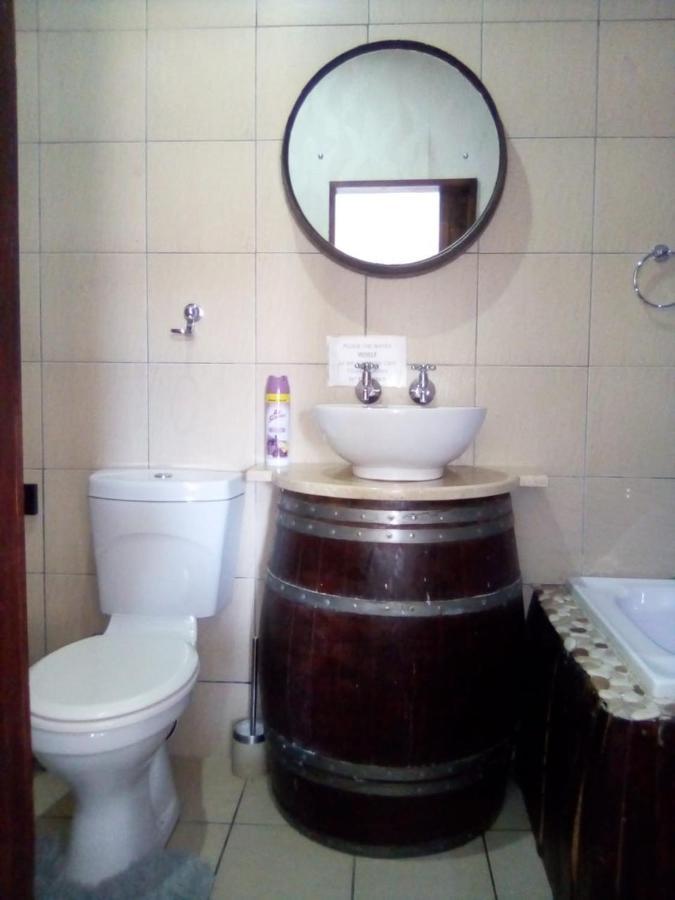 Bread And Barrel Guesthouse Bellville Kaapstad Buitenkant foto