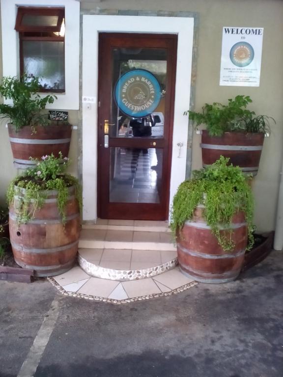 Bread And Barrel Guesthouse Bellville Kaapstad Buitenkant foto